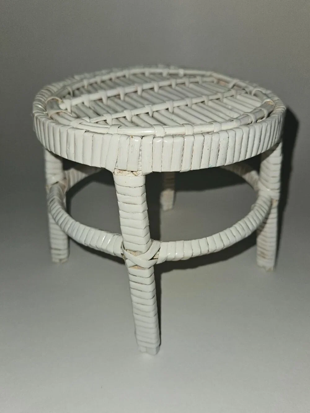 Doll Furniture 2 Aqua/Tan Wood Tables 1 White Wicker Table / Stool ? READ